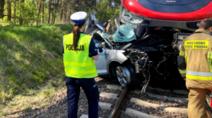 Kierująca autem poniosła śmierć na miejscu (fot. KPP Sztum)