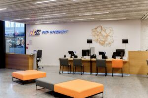 Odmienione Centrum Obsługi Klienta PKP Intercity na stacji Warszawa Centralna (fot. PKP Intercity)