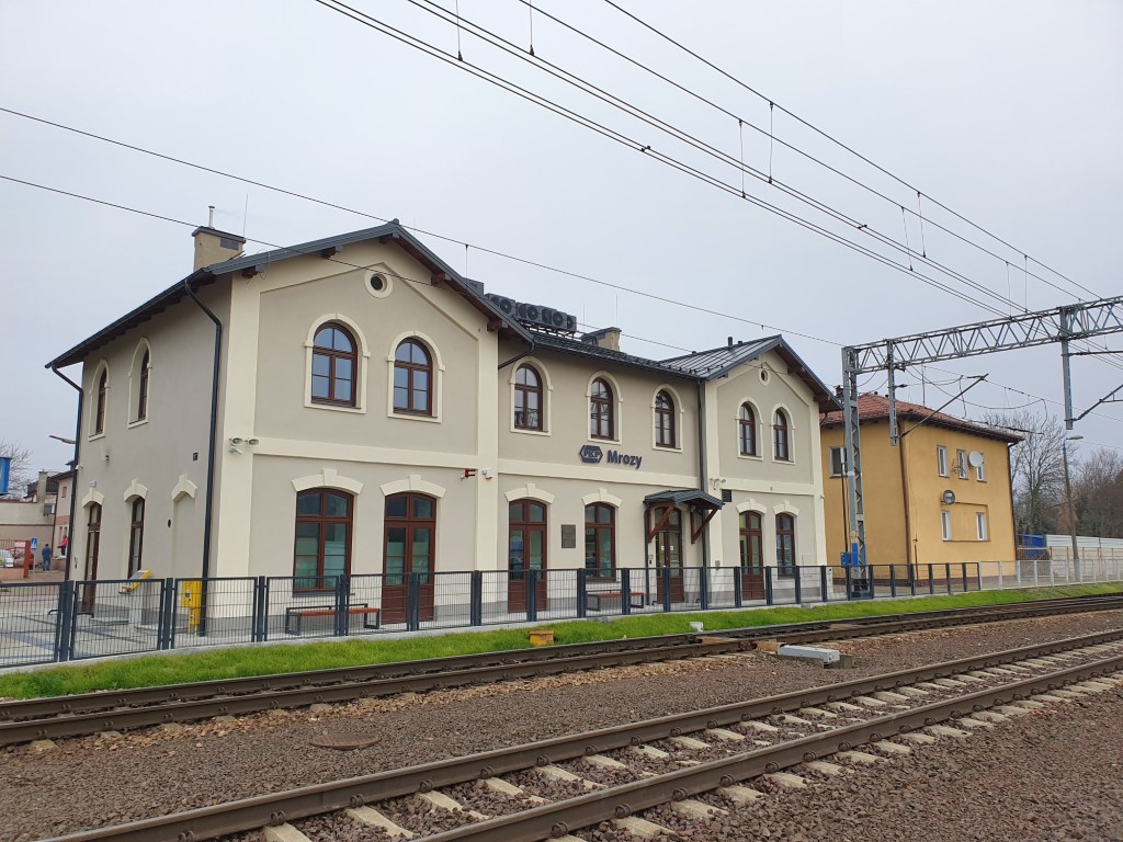 Do zdarzenia doszło w rejonie dworca kolejowego Mrozy.