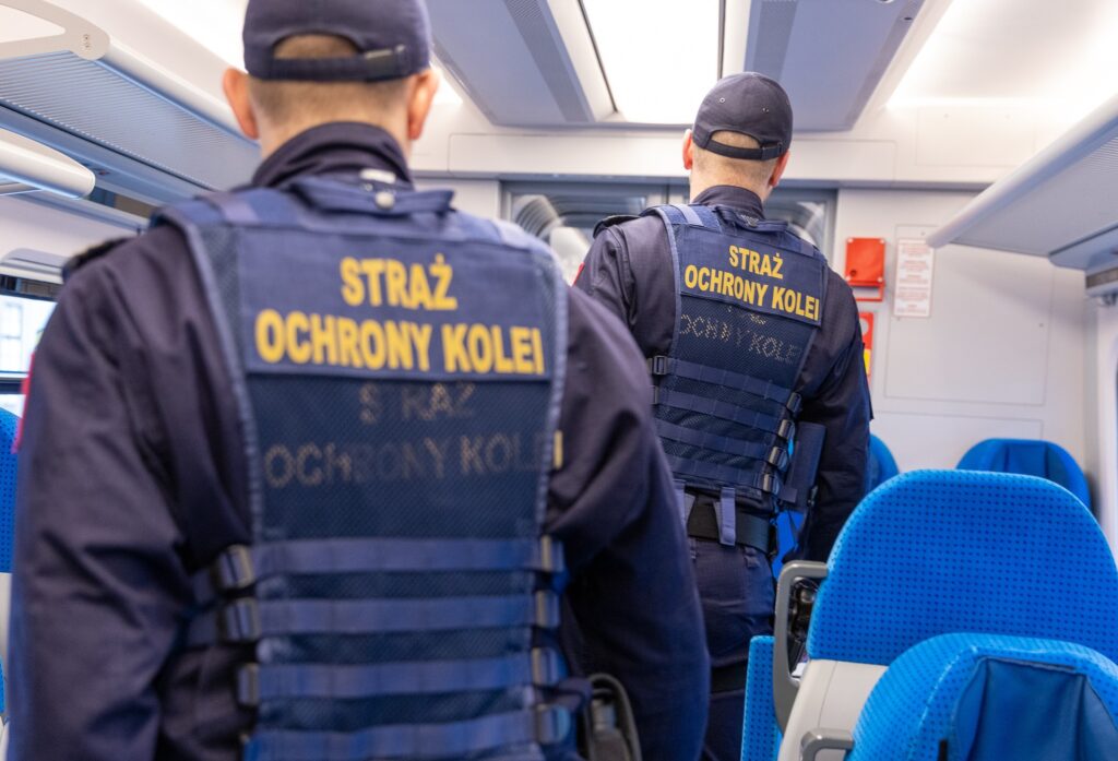 Złodzieja zatrzymali funkcjonariusze Straży Ochrony Kolei oraz załoga pociągu (fot. SOK)