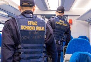 Złodzieja zatrzymali funkcjonariusze Straży Ochrony Kolei oraz załoga pociągu (fot. SOK)