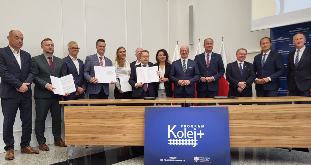 Podpisanie umowy na trzy projekty z programu Kolej Plus w Wielkopolsce (fot. Radosław Śledziński / PKP PLK)