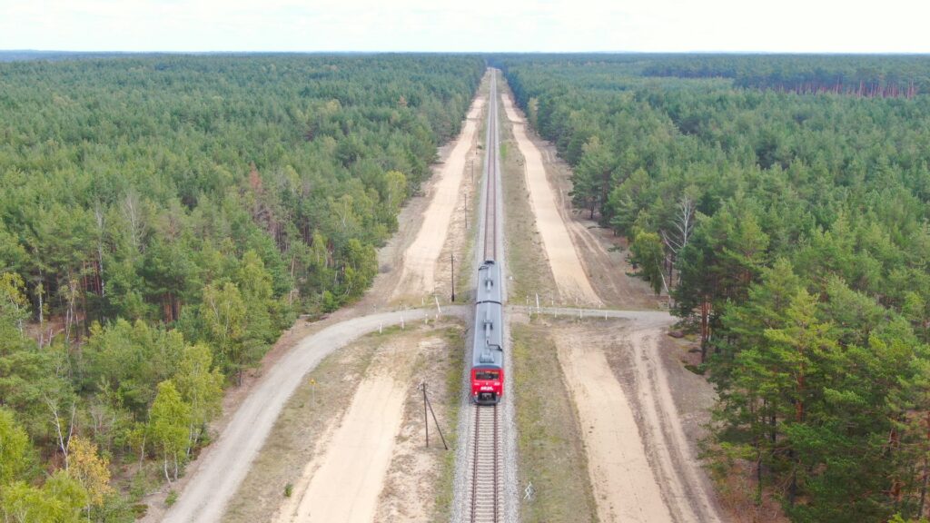 Pociąg na linii Chojnice - Kościerzyna (fot. Szymon Danielek PKP PLK)