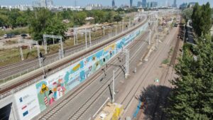 Stacja Warszawa Zachodnia / widok na mural (fot. Adam Kundzicz / PKP PLK)