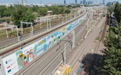 Stacja Warszawa Zachodnia / widok na mural (fot. Adam Kundzicz / PKP PLK)