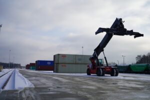 Nowy terminal przeładunkowy na kolejowej stacji towarowej Wola Baranowska LHS. (fot. PKP Linia Hutnicza Szerokotorowa)