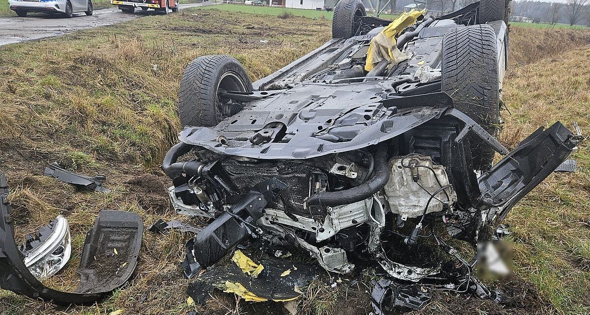 Wypadek na przejeździe kolejowym w powiecie lipnowskim (fot. policja)
