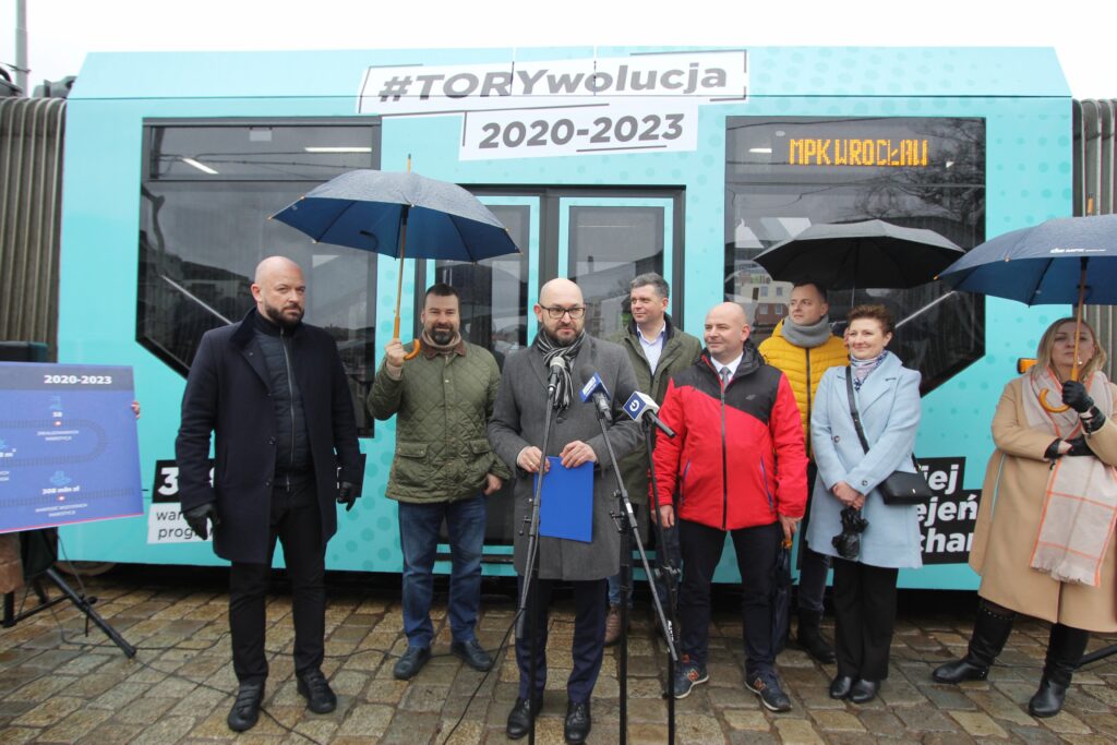 Konferencja prasowa MPK Wrocław z udziałem prezesa Witolda Woźnego i prezydenta Wrocławia Jacka Sutryka (fot. MPK Wrocław)