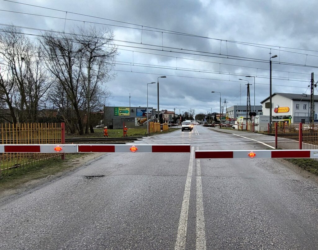 Przejazd kolejowo-drogowy w Teresinie (fot. Karol Jakubowski / PKP PLK)