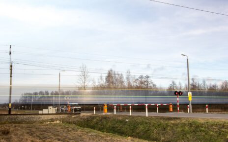 PKP Polskie Linie Kolejowe poprawią bezpieczeństwo na ponad 150 przejazdach kolejowych w Polsce (fot. Grzegorz Biega)