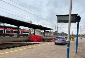 Tragiczny wypadek na dworcu kolejowym w Gnieźnie (fot. KPP Gniezno)