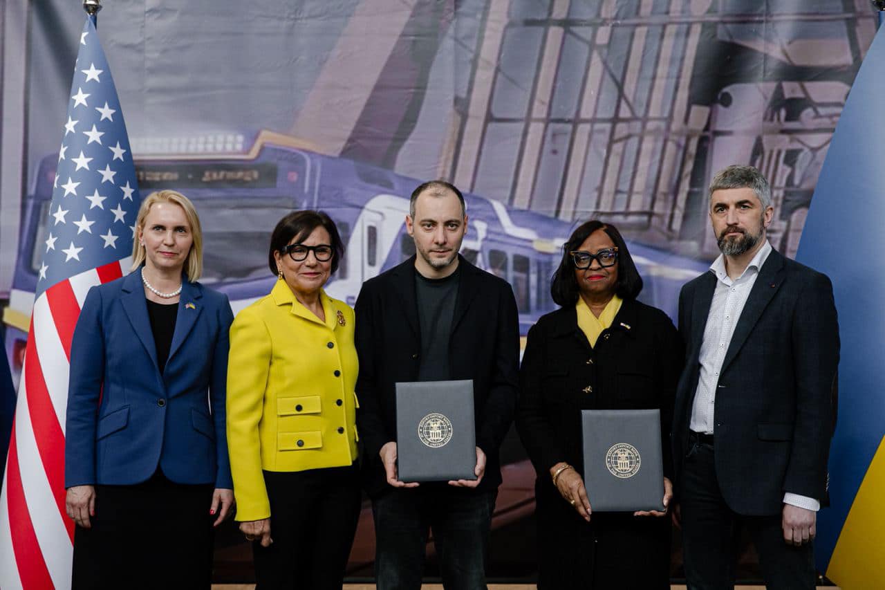 Aleksander Kubrakow, Wicepremier ds. Odbudowy Ukrainy podziękował prezydentowi USA, rządowi, Kongresowi oraz całemu narodowi amerykańskiemu za pomoc i wsparcie w odbieraniu rosyjskiego ataku.