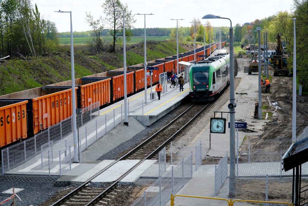 Peron w Dąbrowie Białostockiej (fot. PKP PLK)
