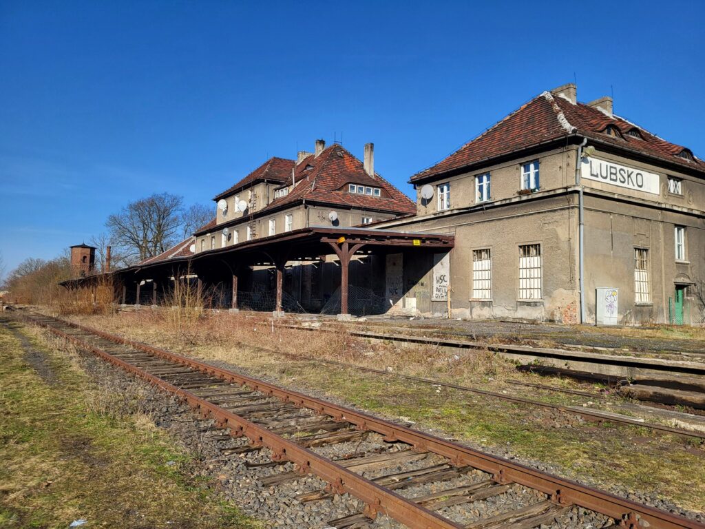 Budynek dworca w Lubsku (fot. Radek Sledziński / PKP PLK)